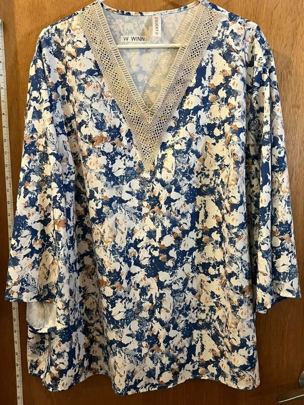 Size 3X - Zolucky - Blue and White Floral Pullover V-Neck Blouse - Name Inside